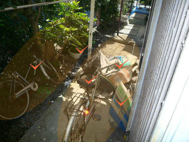 バルコニー外の不用品、自転車など