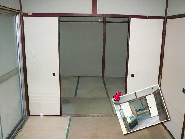 右から本棚、テレビ台、棚、ベッドなど　回収後