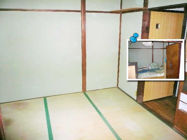 右から婚礼ダンス、ベッドなど回収後