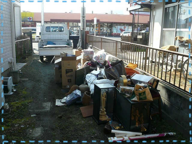 ステップ1　何年も溜め込んでしまった不用品の山